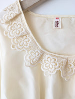 Lade das Bild in den Galerie-Viewer, Dirndl Bluse Cropped 70s Lochspitze (S-M)
