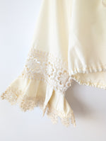 Lade das Bild in den Galerie-Viewer, Dirndl Bluse Cropped 70s Lochspitze (S-M)
