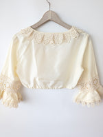 Lade das Bild in den Galerie-Viewer, Dirndl Bluse Cropped 70s Lochspitze (S-M)
