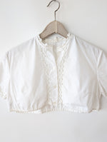 Lade das Bild in den Galerie-Viewer, Dirndl Bluse 80s Rüschen Lochspitze Bordüre (S-M)
