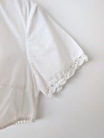 Lade das Bild in den Galerie-Viewer, Dirndl Bluse 80s Rüschen Lochspitze Bordüre (S-M)
