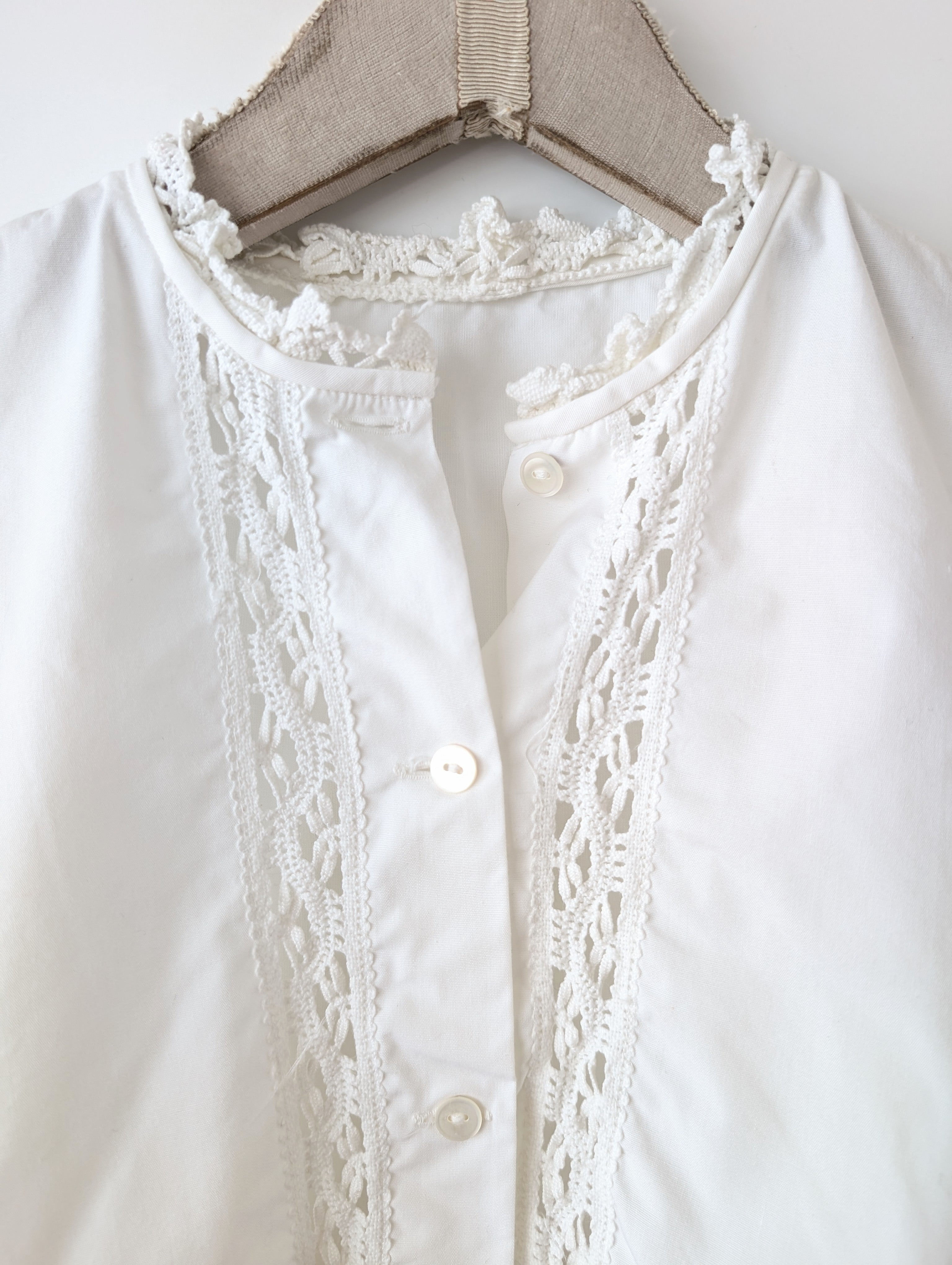 Dirndl Bluse 80s Rüschen Lochspitze Bordüre (S-M)
