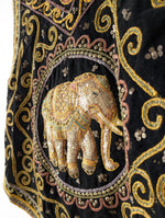 Lade das Bild in den Galerie-Viewer, RARE 70s Bohemian Samt Weste Elefant Stick (L)
