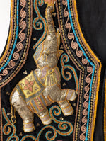 Lade das Bild in den Galerie-Viewer, RARE 70s Bohemian Samt Weste Elefant Blumen Stick (L)
