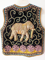 Lade das Bild in den Galerie-Viewer, RARE 70s Bohemian Samt Weste Elefant Blumen Stick (L)
