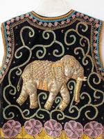 Lade das Bild in den Galerie-Viewer, RARE 70s Bohemian Samt Weste Elefant Blumen Stick (L)
