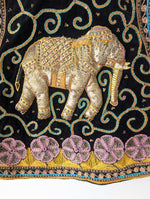 Lade das Bild in den Galerie-Viewer, RARE 70s Bohemian Samt Weste Elefant Blumen Stick (L)
