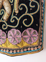 Lade das Bild in den Galerie-Viewer, RARE 70s Bohemian Samt Weste Elefant Blumen Stick (L)
