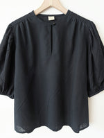 Lade das Bild in den Galerie-Viewer, Bluse 80s Ballonärmel Schwarz Basic (XL)
