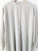 Lade das Bild in den Galerie-Viewer, *Armani* Long Bluse 100% Seide Hellgrau (L-XL)
