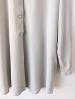 Lade das Bild in den Galerie-Viewer, *Armani* Long Bluse 100% Seide Hellgrau (L-XL)
