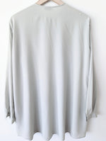 Lade das Bild in den Galerie-Viewer, *Armani* Long Bluse 100% Seide Hellgrau (L-XL)
