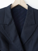 Lade das Bild in den Galerie-Viewer, *Hugo Boss* Blazer Cropped 80s Nadelstreifen (M-L)
