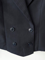 Lade das Bild in den Galerie-Viewer, *Hugo Boss* Blazer Cropped 80s Nadelstreifen (M-L)
