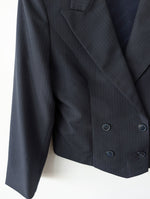 Lade das Bild in den Galerie-Viewer, *Hugo Boss* Blazer Cropped 80s Nadelstreifen (M-L)
