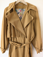 Lade das Bild in den Galerie-Viewer, *Toni Gard* Trenchcoat 80s Senf (M-XL)
