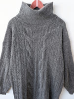 Lade das Bild in den Galerie-Viewer, *Angora &amp; Wolle* Long Pullover Rollkragen Grau (XL)

