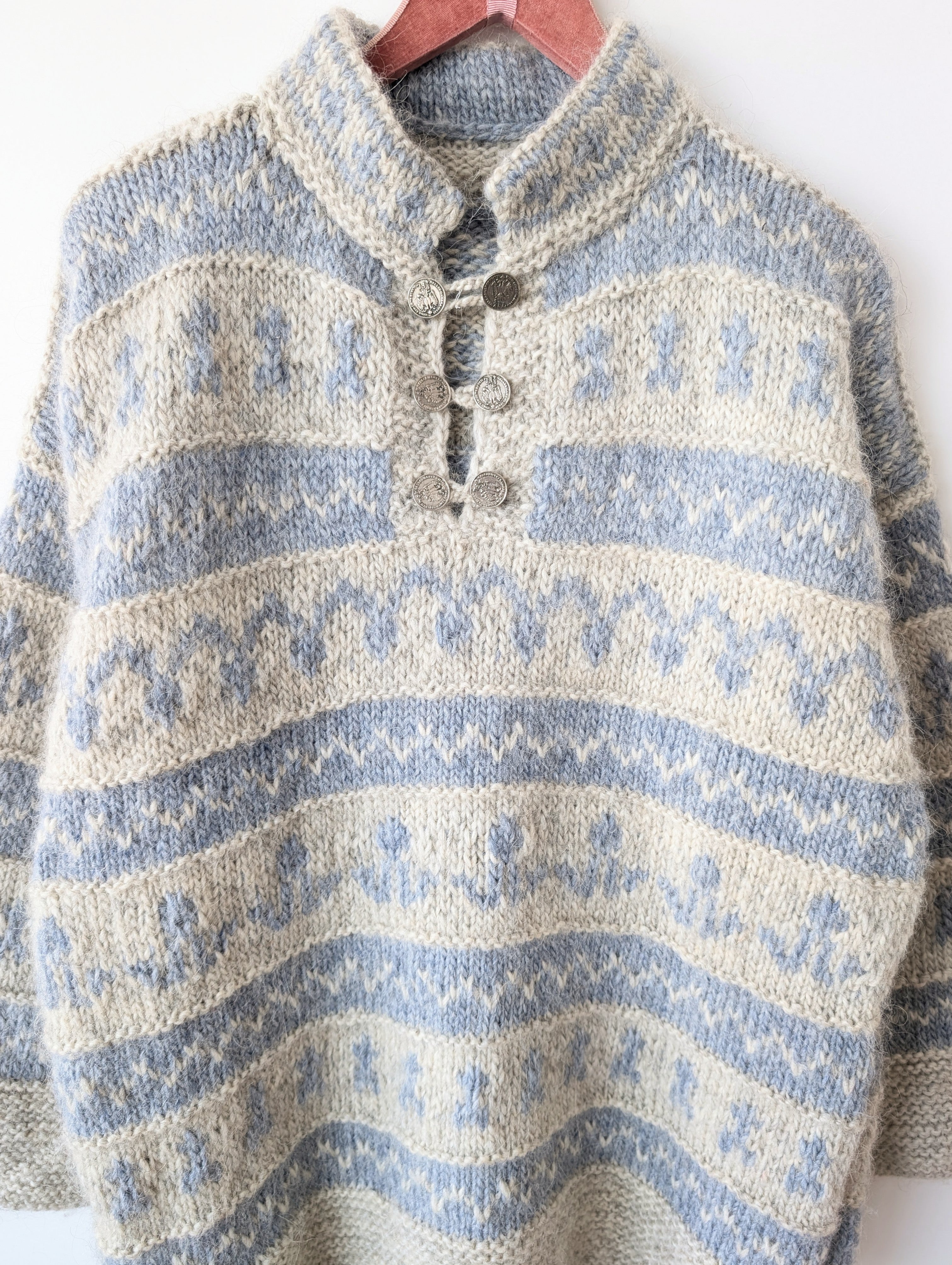 *Wolle* Handmade Pullover Tulpen Folklore Hellblau (XL)