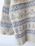 Lade das Bild in den Galerie-Viewer, *Wolle* Handmade Pullover Tulpen Folklore Hellblau (XL)

