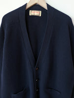 Lade das Bild in den Galerie-Viewer, *Lammwolle* Cardigan Alan Paine Basic Marine (L-XL)

