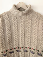 Lade das Bild in den Galerie-Viewer, *Shetland Wolle* Pullover Rollkragen Rosen Strick (L)
