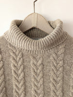 Lade das Bild in den Galerie-Viewer, *Shetland Wolle* Pullover Rollkragen Rosen Strick (L)
