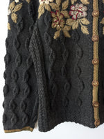Lade das Bild in den Galerie-Viewer, *Wolkensticker* RARE Cardigan Blumen Stick Wolle Handmade (S-M)

