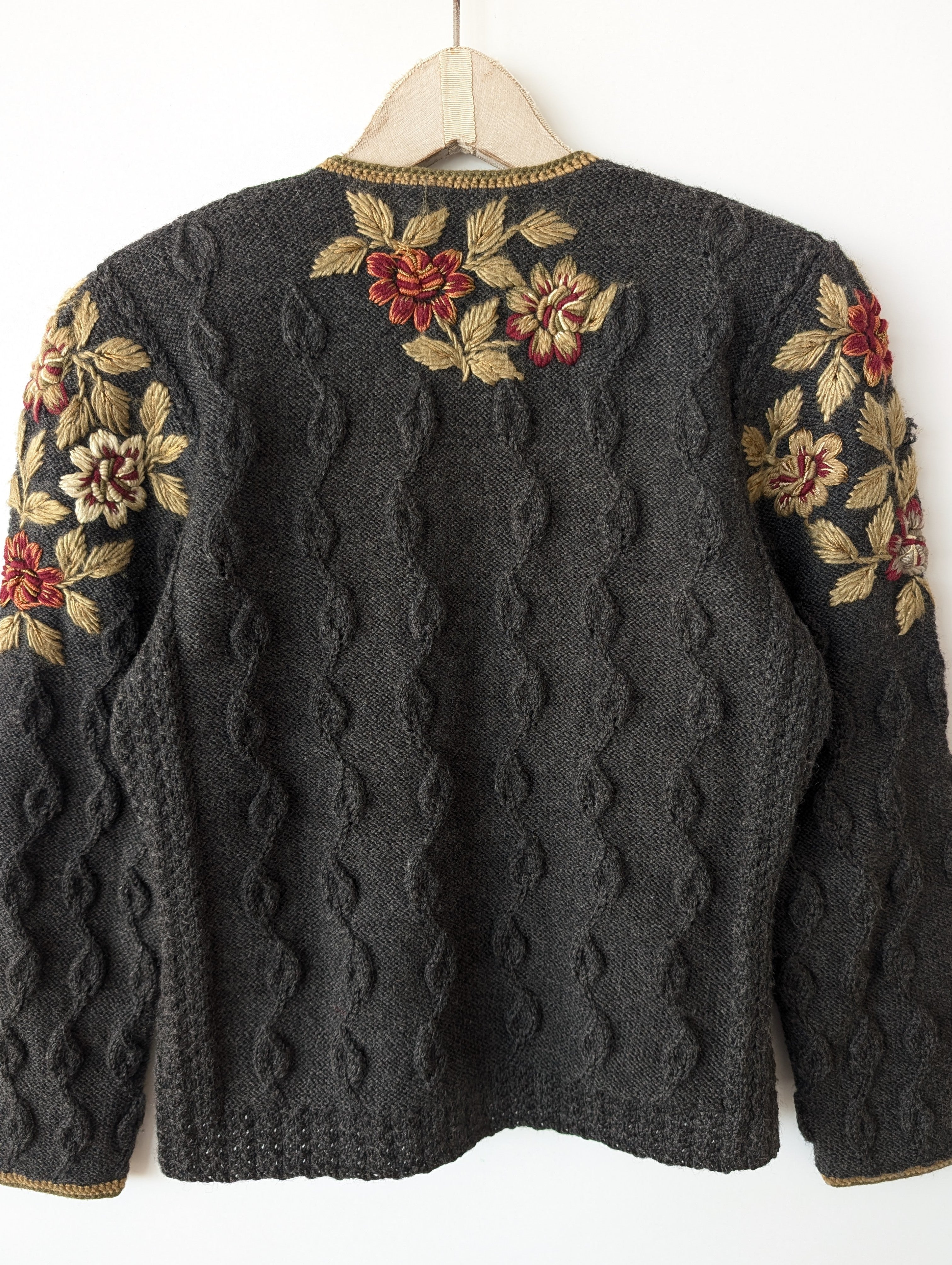 *Wolkensticker* RARE Cardigan Blumen Stick Wolle Handmade (S-M)