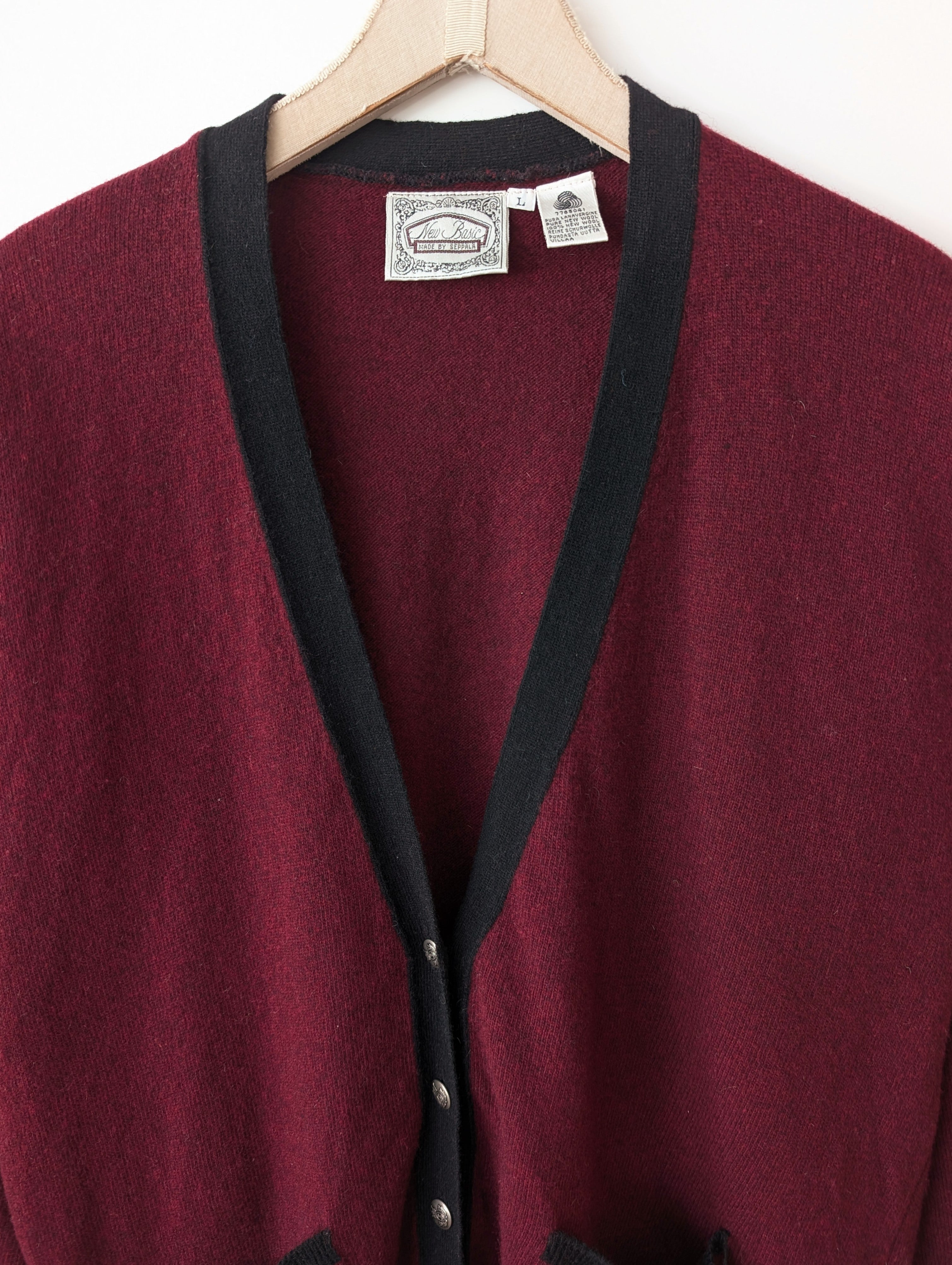 *Wolle* Cardigan Basic Weinrot Schwarz (L)