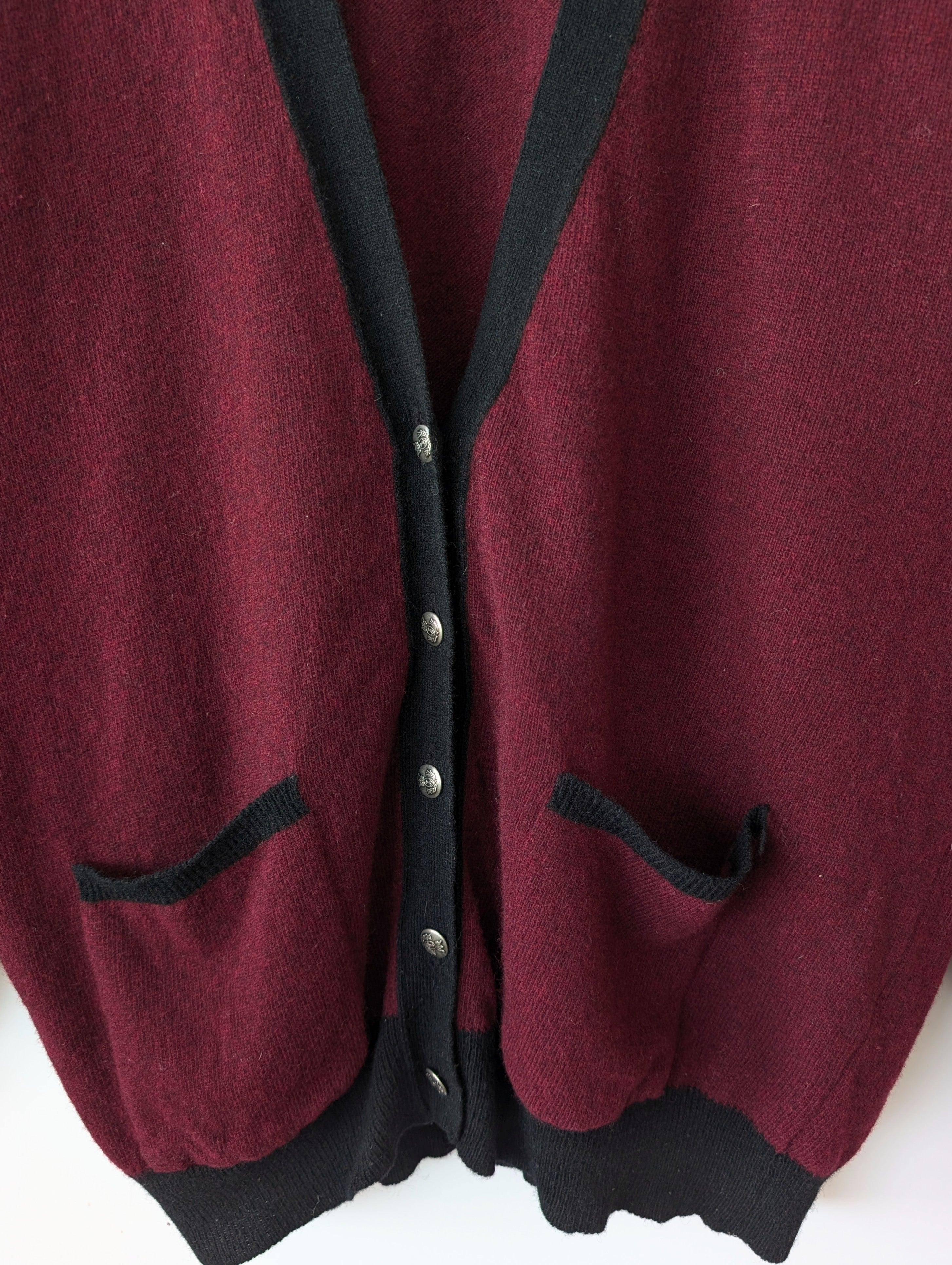 *Wolle* Cardigan Basic Weinrot Schwarz (L)
