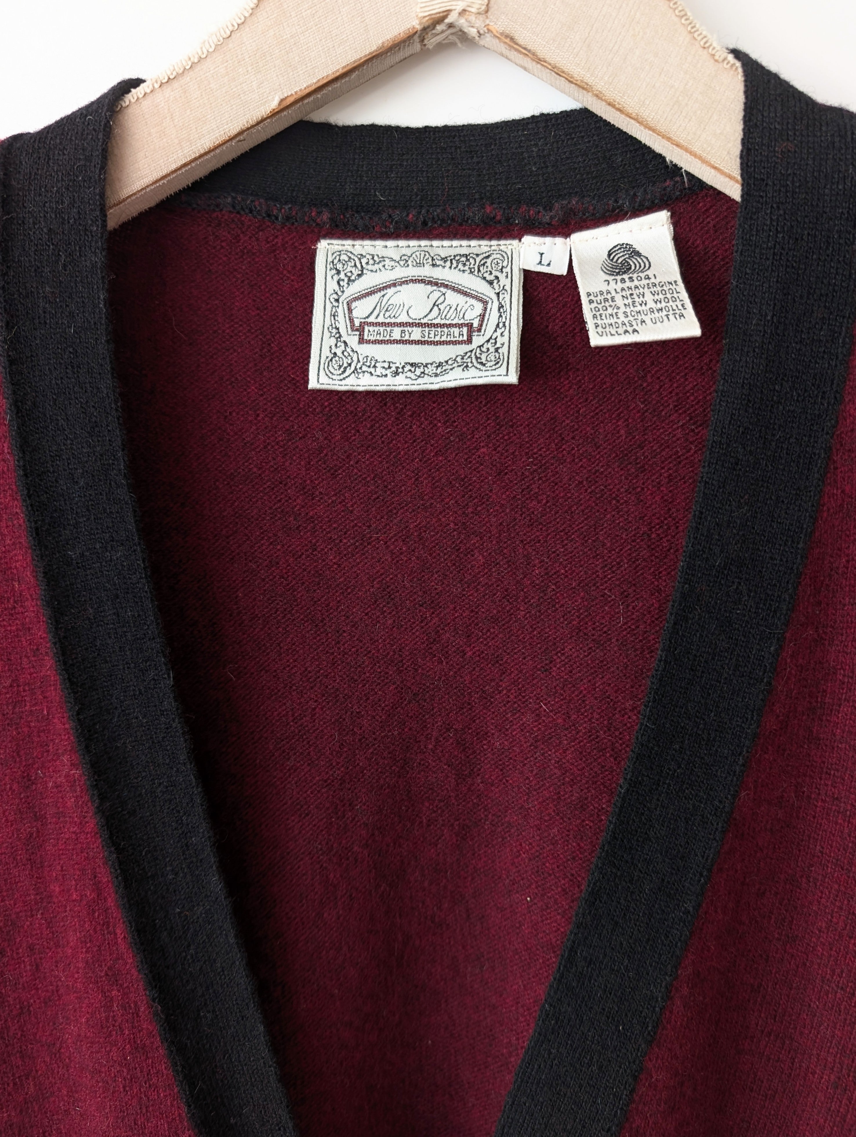 *Wolle* Cardigan Basic Weinrot Schwarz (L)