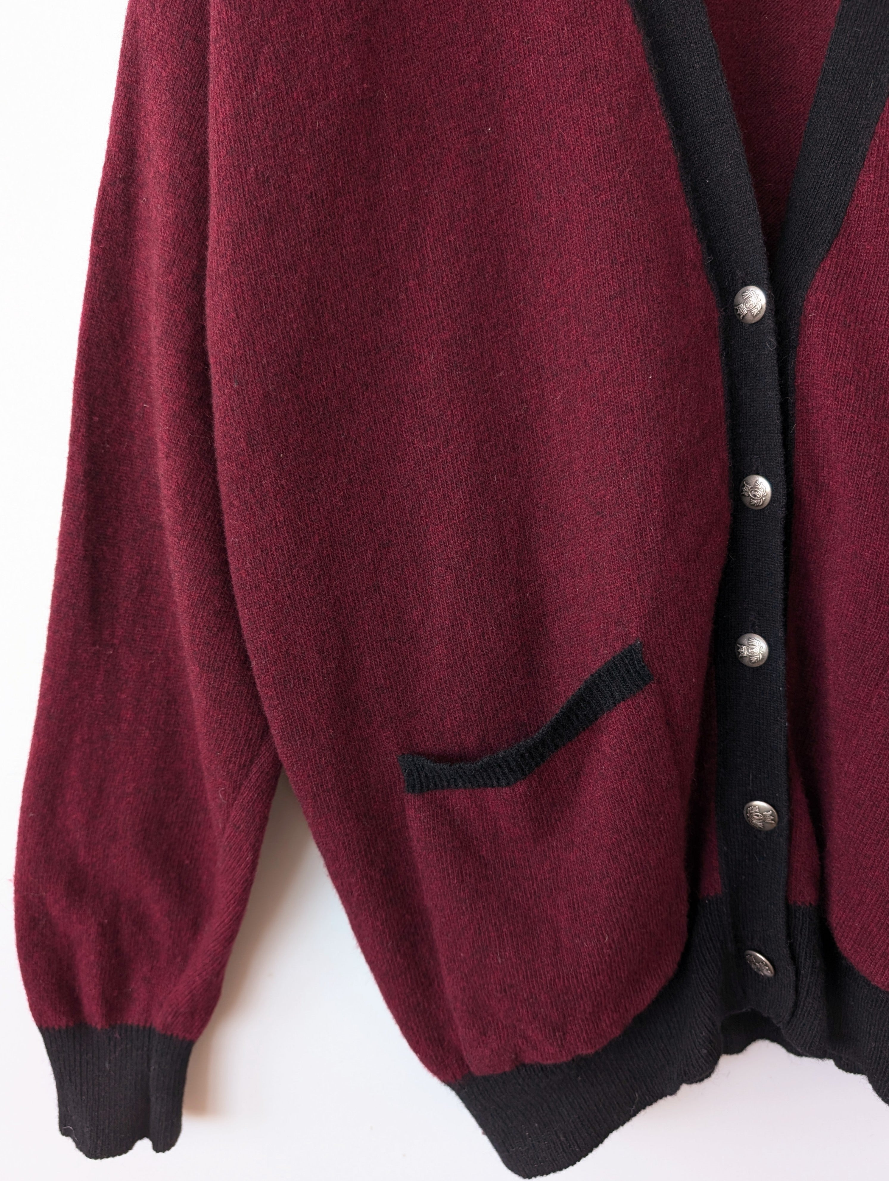 *Wolle* Cardigan Basic Weinrot Schwarz (L)