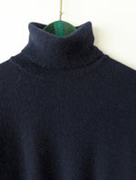 Lade das Bild in den Galerie-Viewer, *Angora &amp; Lammwolle* Pullover Rollkragen Marineblau (L)
