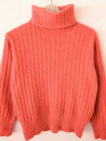 Lade das Bild in den Galerie-Viewer, *Angora* Pullover Rollkragen Koralle Apricot (S-M)
