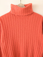 Lade das Bild in den Galerie-Viewer, *Angora* Pullover Rollkragen Koralle Apricot (S-M)
