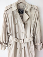 Lade das Bild in den Galerie-Viewer, *Burberry* Trenchcoat Klassiker Zweireiher Beige (L-XL)
