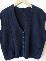 Lade das Bild in den Galerie-Viewer, *Handmade* Weste Wolle Streifen Strick (XL-XXL)
