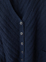 Lade das Bild in den Galerie-Viewer, *Handmade* Weste Wolle Streifen Strick (XL-XXL)
