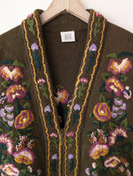 Lade das Bild in den Galerie-Viewer, *Wolle* Cardigan Bohemian Blumen Stickerei (L-XL)
