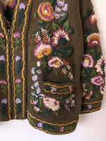 Lade das Bild in den Galerie-Viewer, *Wolle* Cardigan Bohemian Blumen Stickerei (L-XL)

