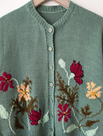 Lade das Bild in den Galerie-Viewer, *Handmade* Cardigan Floraler Stick Mint (XL)
