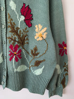 Lade das Bild in den Galerie-Viewer, *Handmade* Cardigan Floraler Stick Mint (XL)
