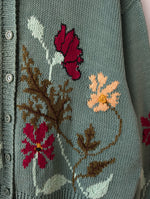 Lade das Bild in den Galerie-Viewer, *Handmade* Cardigan Floraler Stick Mint (XL)
