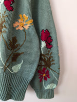 Lade das Bild in den Galerie-Viewer, *Handmade* Cardigan Floraler Stick Mint (XL)
