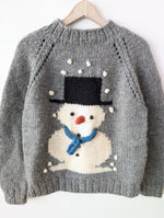 Lade das Bild in den Galerie-Viewer, *Handmade* Pullover Wolle Schneemann Stick (M-L)
