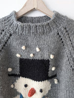 Lade das Bild in den Galerie-Viewer, *Handmade* Pullover Wolle Schneemann Stick (M-L)
