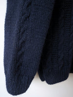 Lade das Bild in den Galerie-Viewer, *Wolle* Handmade Pullover Zopfstrick Marine (XL)
