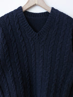 Lade das Bild in den Galerie-Viewer, *Wolle* Handmade Pullover Zopfstrick Marine (XL)
