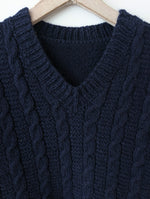 Lade das Bild in den Galerie-Viewer, *Wolle* Handmade Pullover Zopfstrick Marine (XL)
