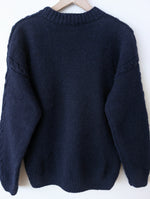 Lade das Bild in den Galerie-Viewer, *Wolle* Handmade Pullover Zopfstrick Marine (XL)
